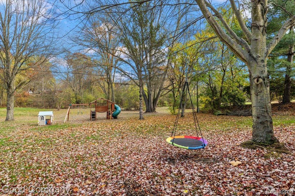 4671 BURNLEY Drive, Bloomfield Hills, MI 48304 — Photo 82