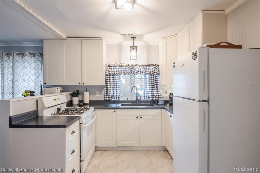 715 E Tennyson Avenue, Pontiac, MI 48340 — Photo 10
