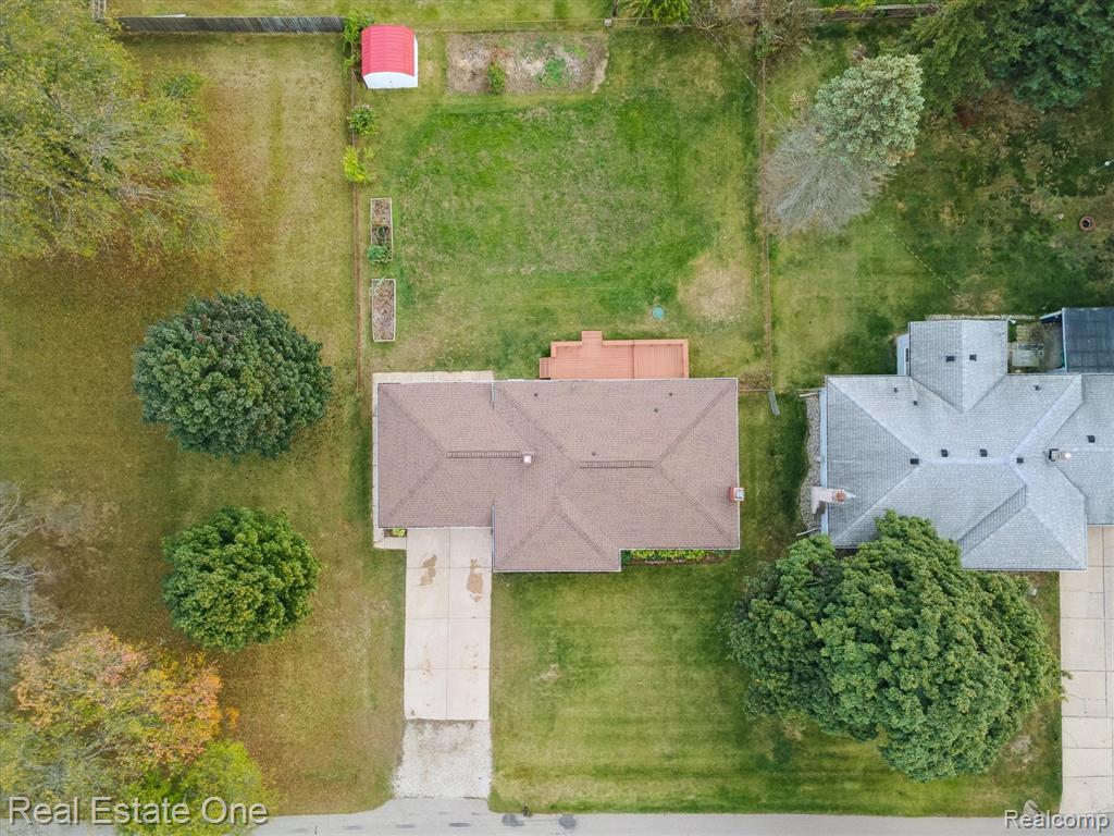 2436 Woodlawn Street, Wolverine Lake, MI 48390 — Photo 55