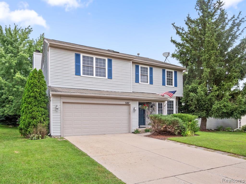 3287 POND RIDGE Drive, Holly, MI 48442 — Photo 2