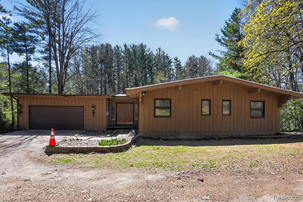 3301 Jewell Road, Howell, MI 48843 — Photo 2