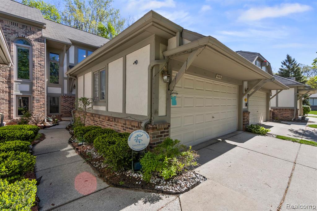 42036 SARATOGA Circle, Canton, MI 48187 — Photo 2