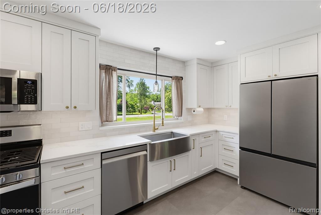 30130 Marimoor Street, Beverly Hills, MI 48025 — Photo 14