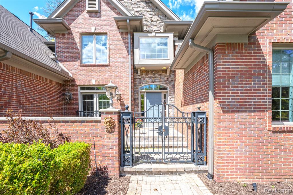 4502 Forest Edge Lane, West Bloomfield, MI 48323 — Photo 5