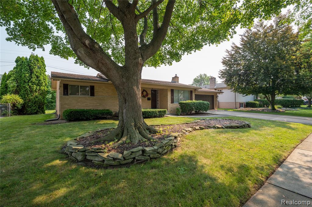 956 Blairmoor Court, Grosse Pointe Woods, MI 48236 — Photo 4