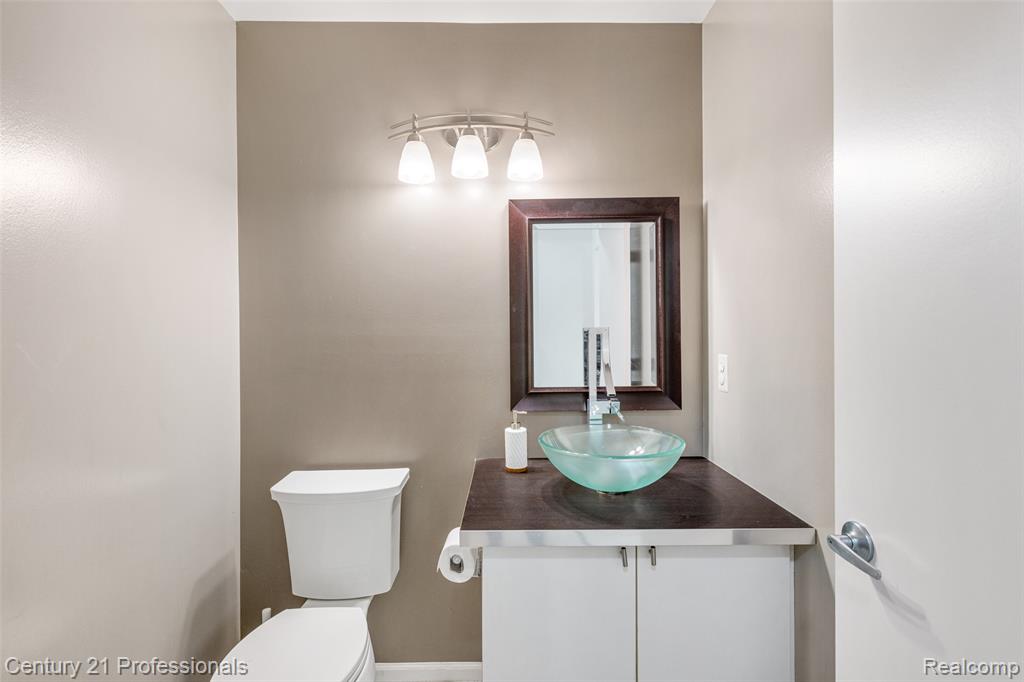 4136 Oakland Ridge Drive, Lake Orion, MI — Photo 11