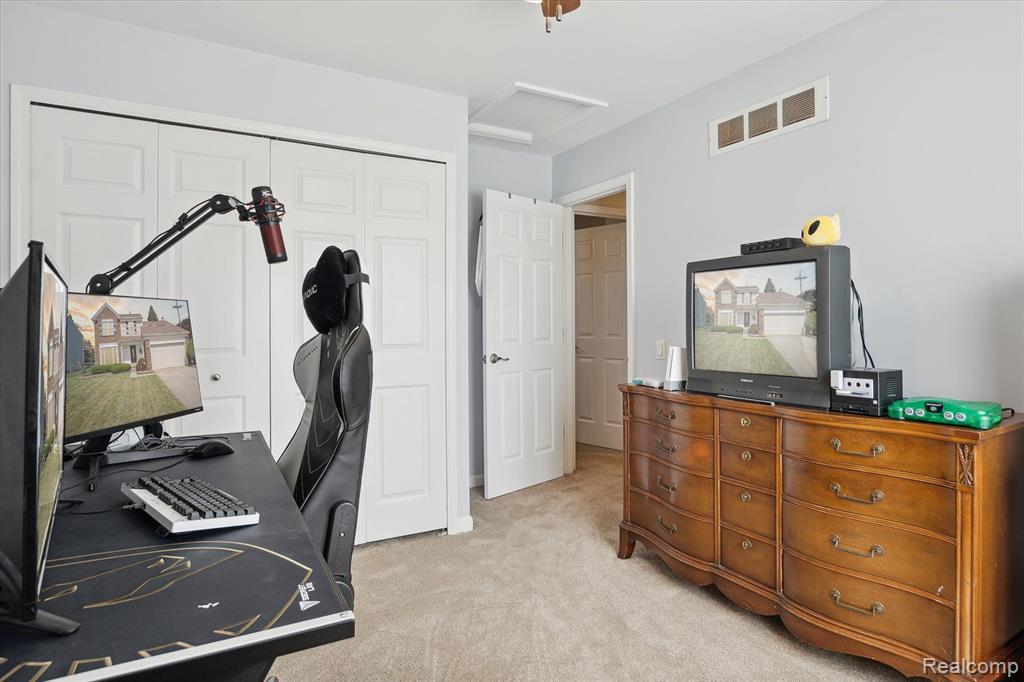8979 BROUGHAM Drive, Sterling Heights, MI 48312 — Photo 32