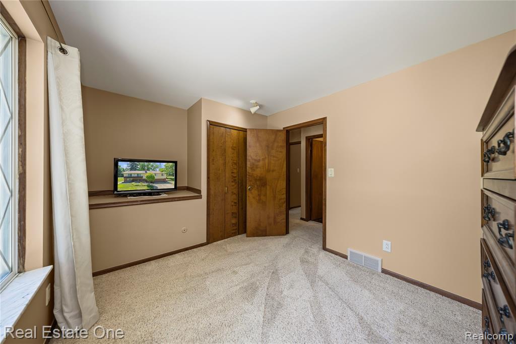 7400 Biscayne Avenue, White Lake, MI 48383 — Photo 22