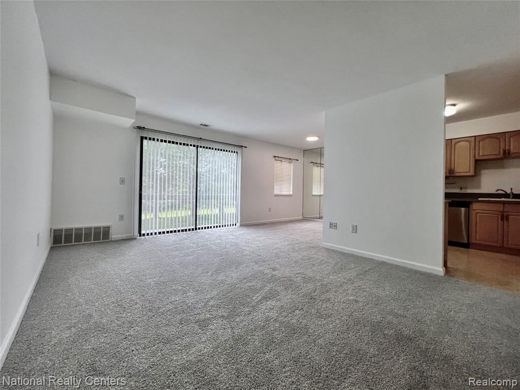33911 Pondview Circle, Livonia, MI 48152 — Photo 7