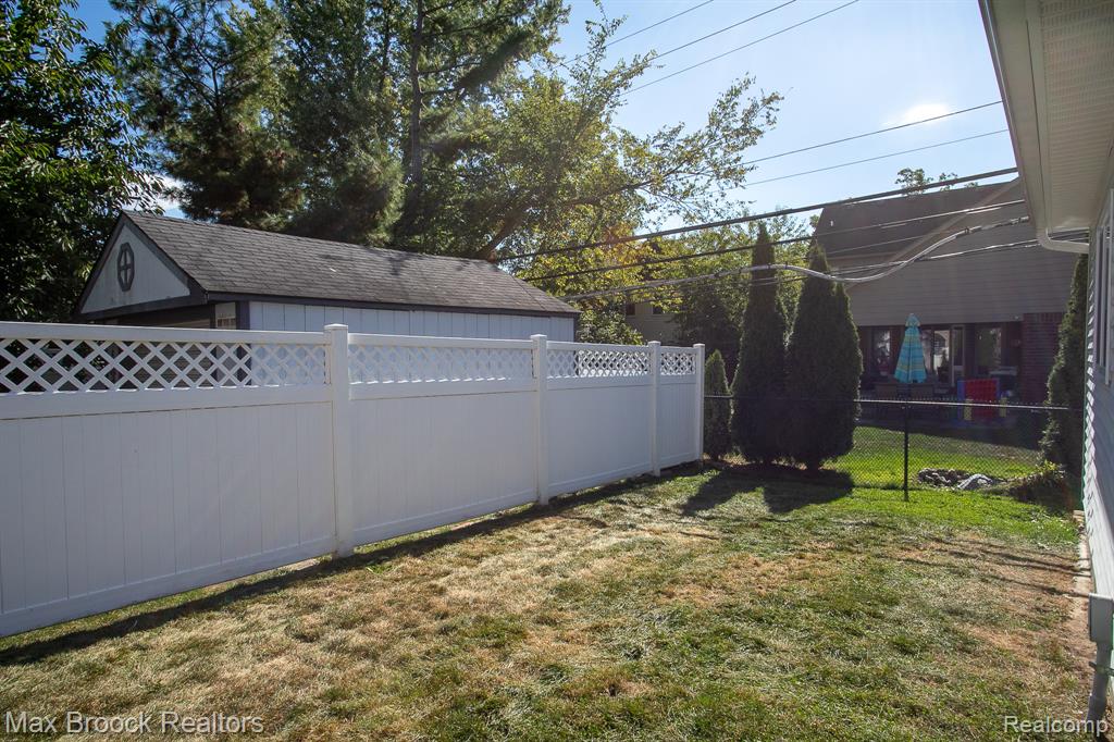 13353 Sherwood Drive, Huntington Woods, MI — Photo 58