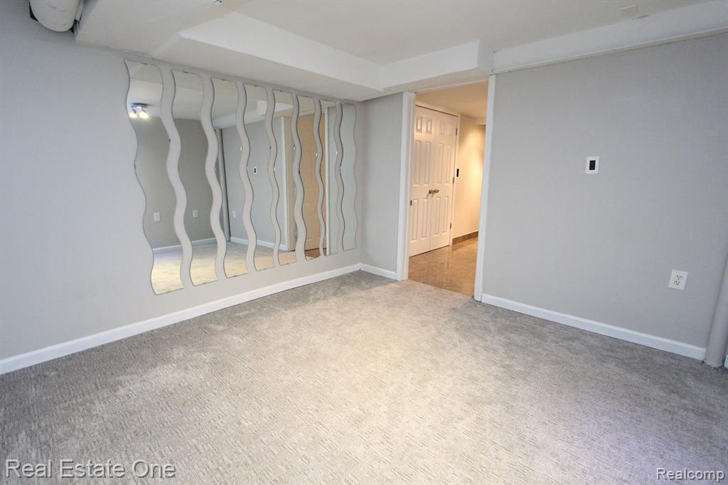 7404 PEBBLE POINT, West Bloomfield, MI — Photo 23