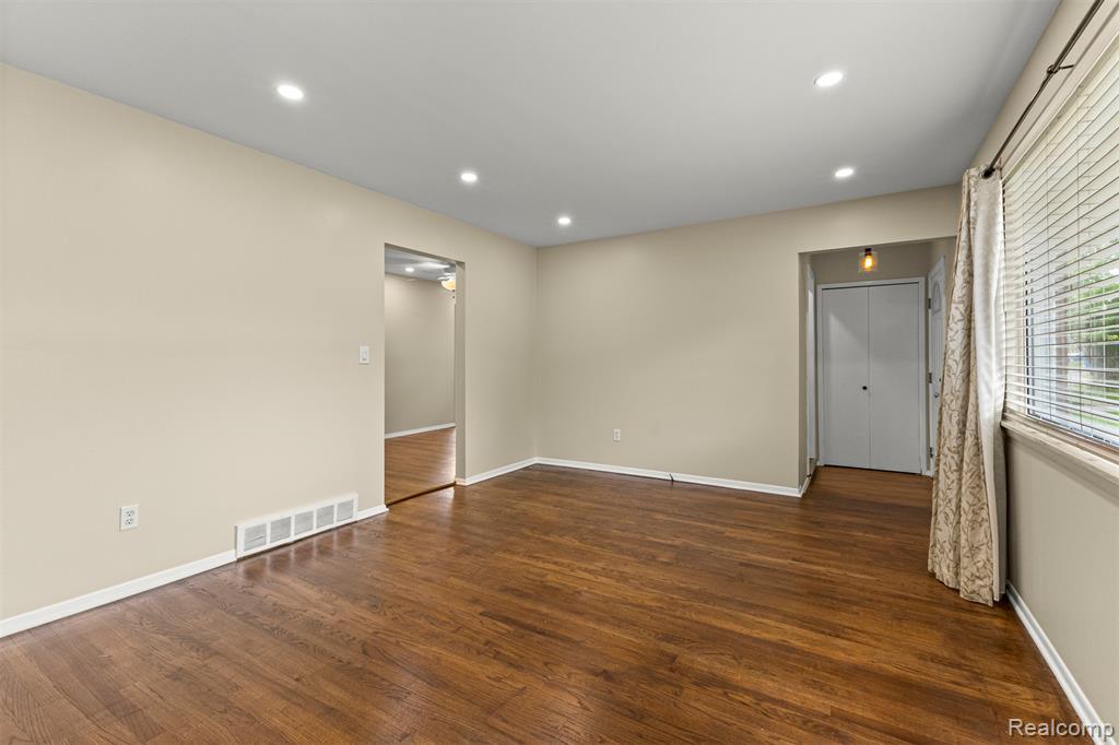 7420 COLONIAL Street, Dearborn Heights, MI 48127 — Photo 4