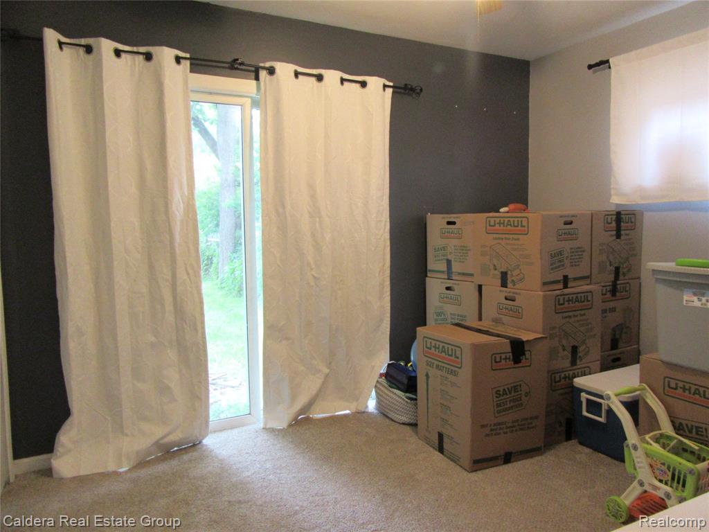 933 E Dallas Avenue, Madison Heights, MI 48071 — Photo 12