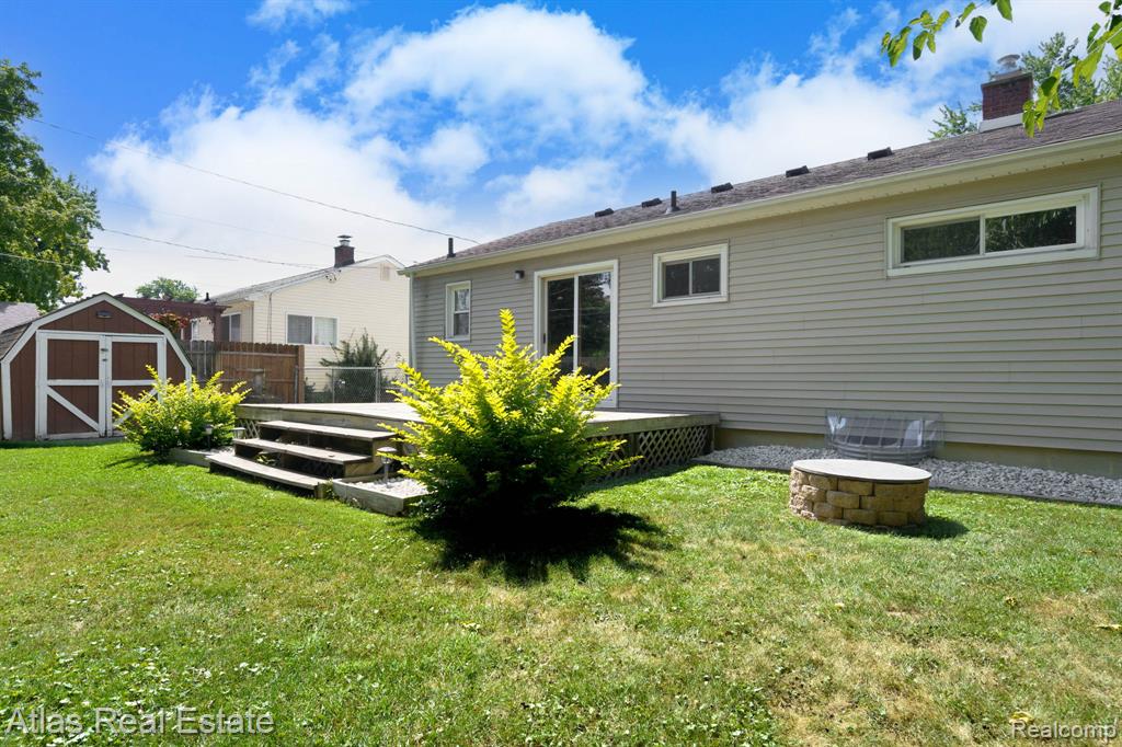 832 Southwood Drive, Fenton, MI 48430 — Photo 6