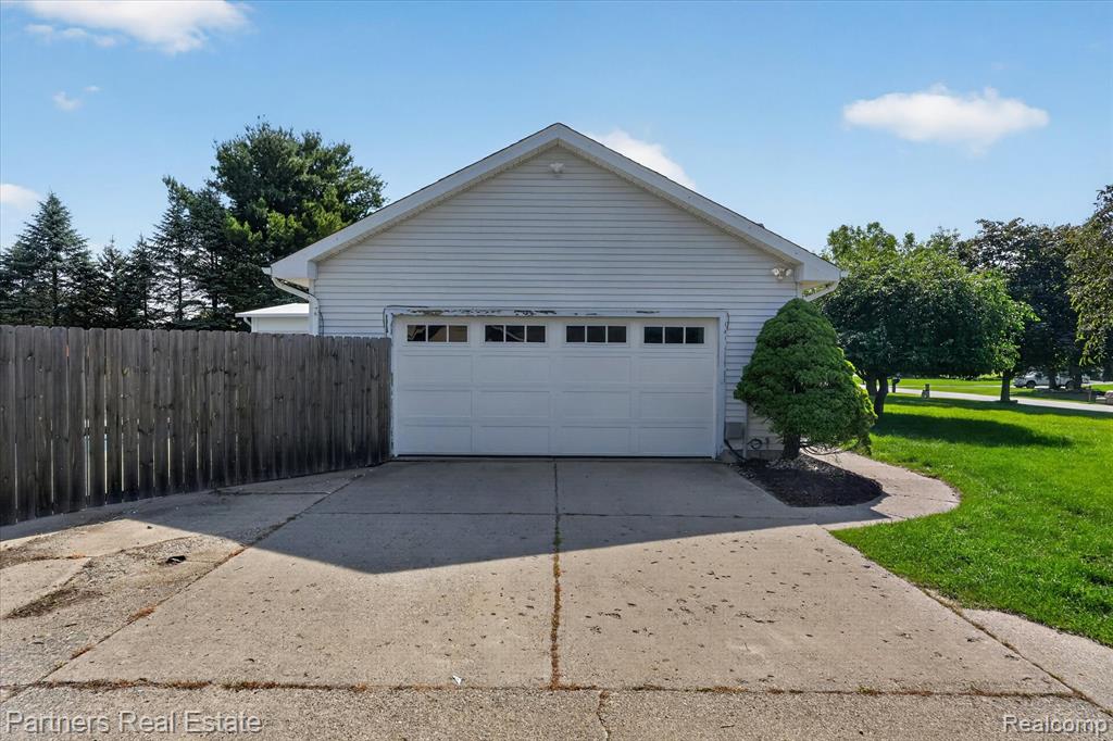 9145 Apple Orchard Drive, Fenton, MI 48430 — Photo 7