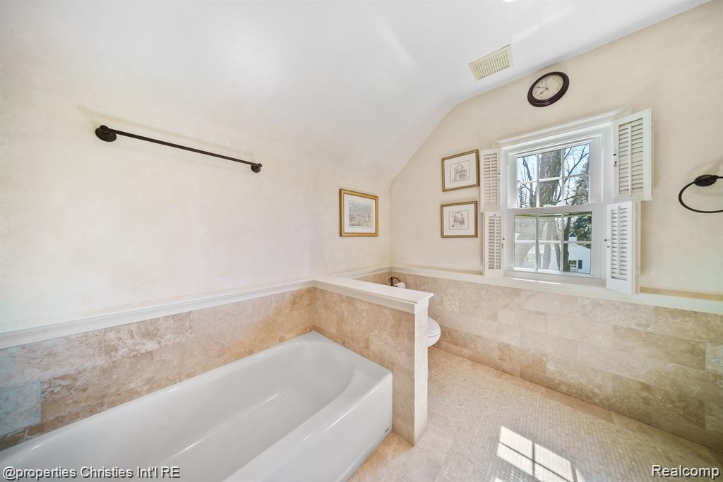 6050 W Surrey Road, Bloomfield Hills, MI 48301 — Photo 22