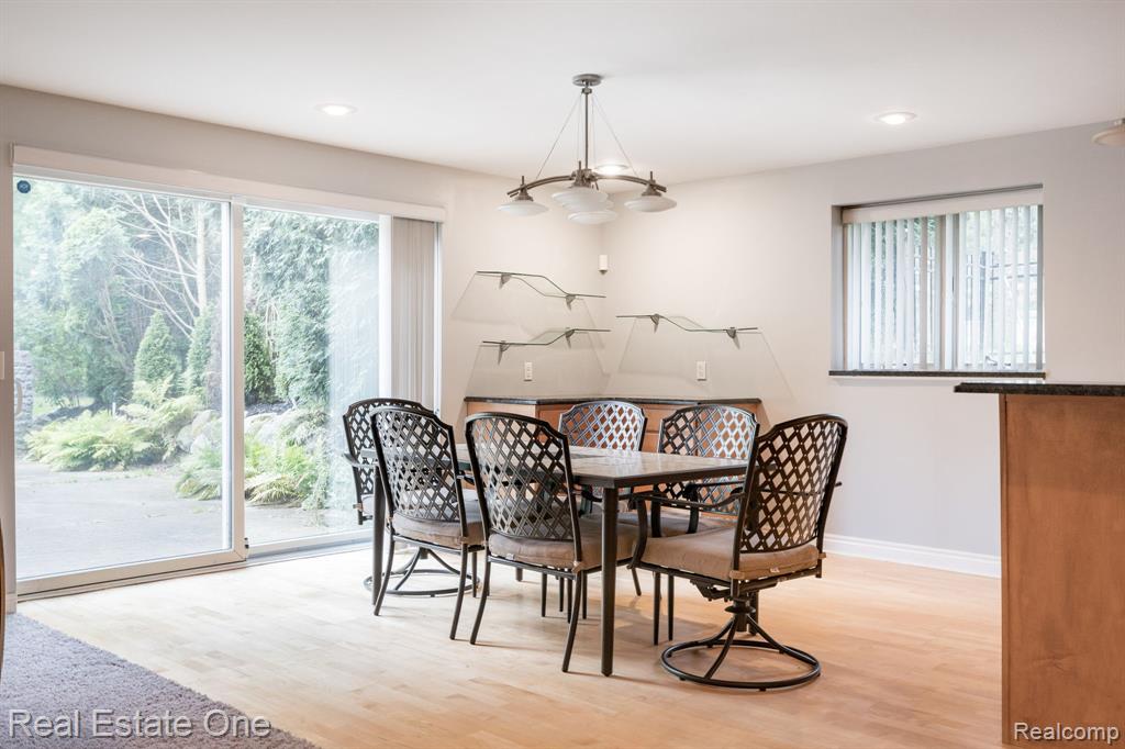 6120 EVANSWOOD Road, Troy, MI, 48085