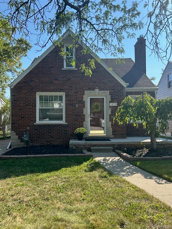 1809 Roslyn Road, Grosse Pointe Woods, MI 48236 — front exterior