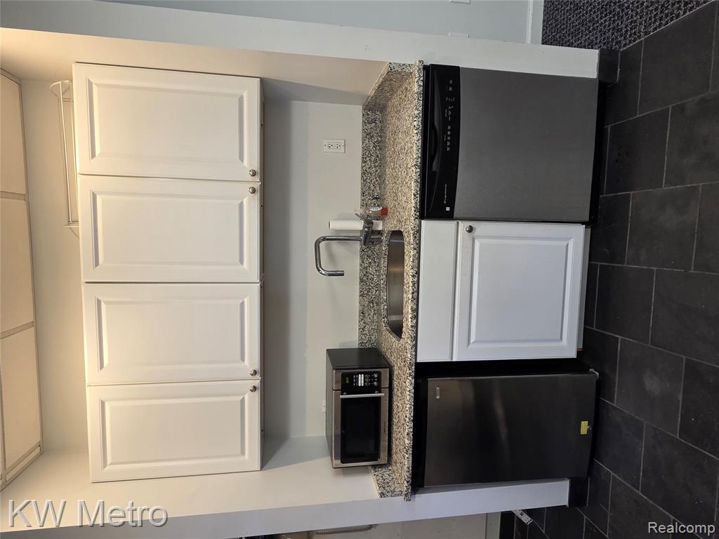 417 E. FOURTH Street, Royal Oak, MI 48067 — Photo 3