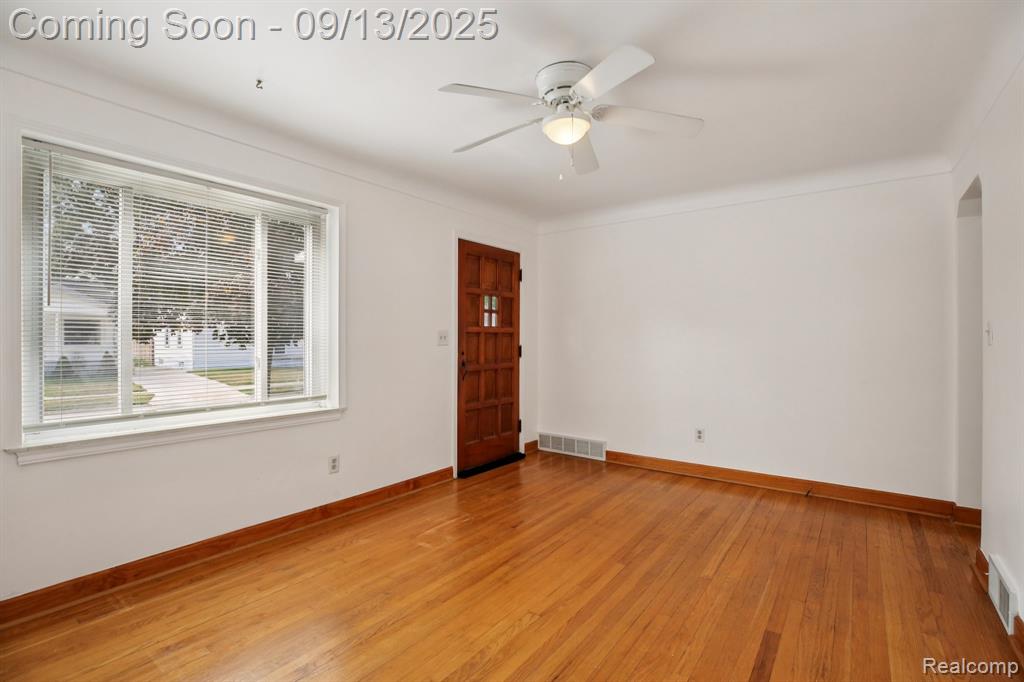 553 E Annabelle Avenue, Hazel Park, MI 48030 — Photo 8