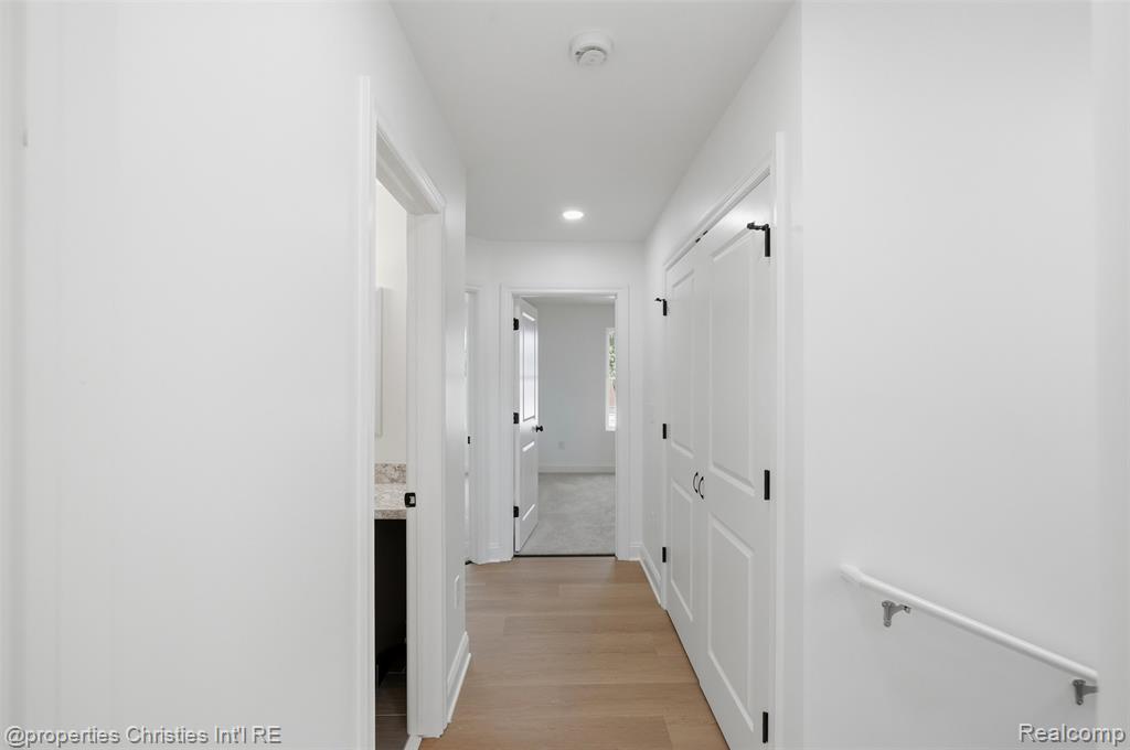 27824 Groveland Street, Madison Heights, MI 48071 — Photo 17