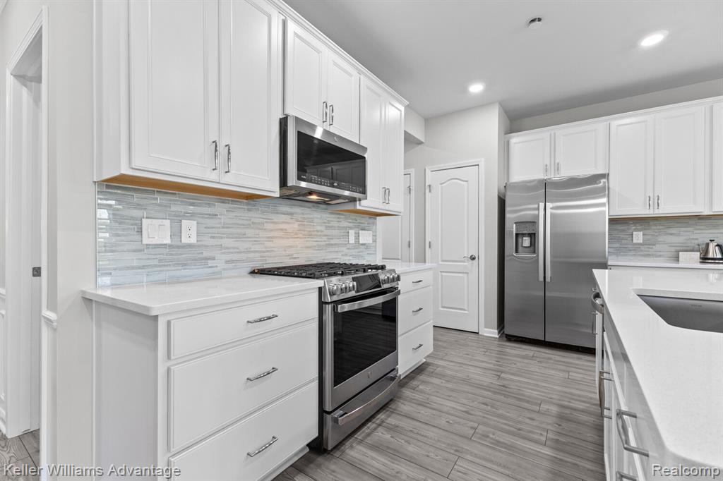 836 Addison Circle, Walled Lake, MI 48390 — Photo 5