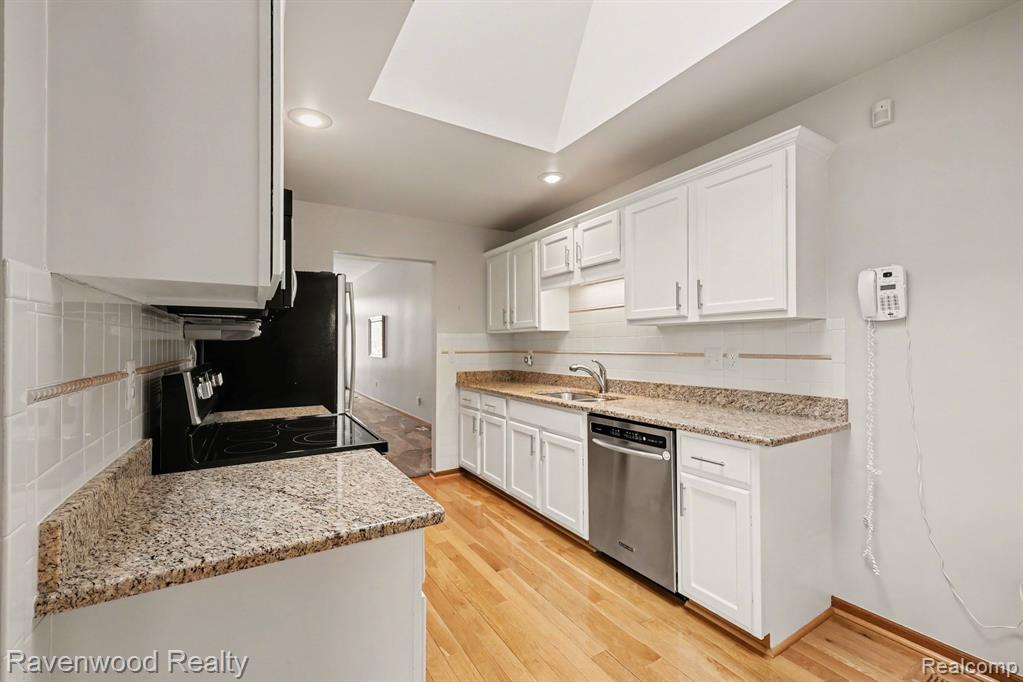 48588 Hudson Bay Court, 116, Shelby Twp, MI 48315 — Photo 16