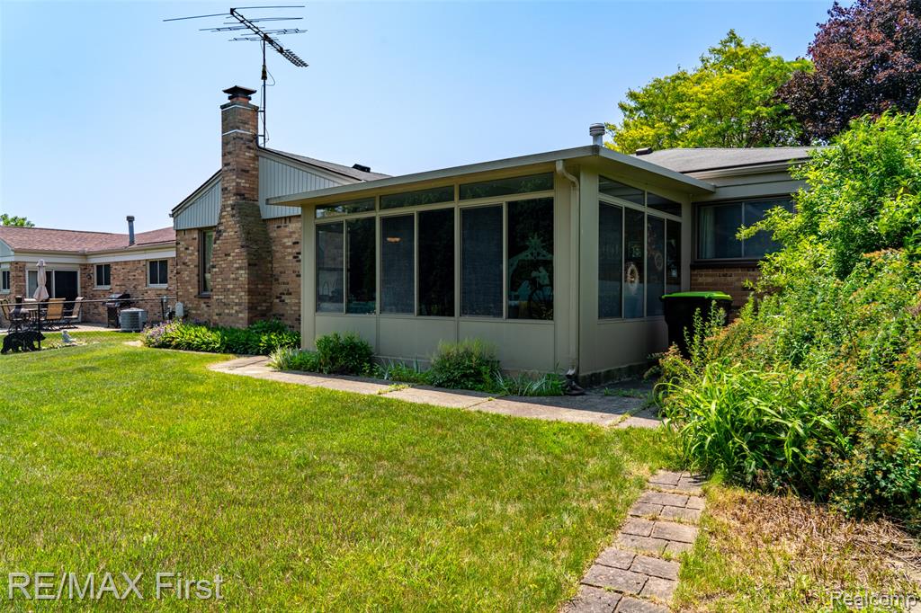 47798 CHRYS, Macomb, MI 48044 — Photo 8