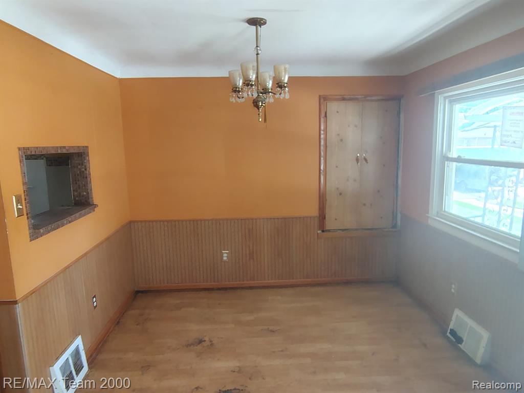 24806 Frisbee Street - Photo 4