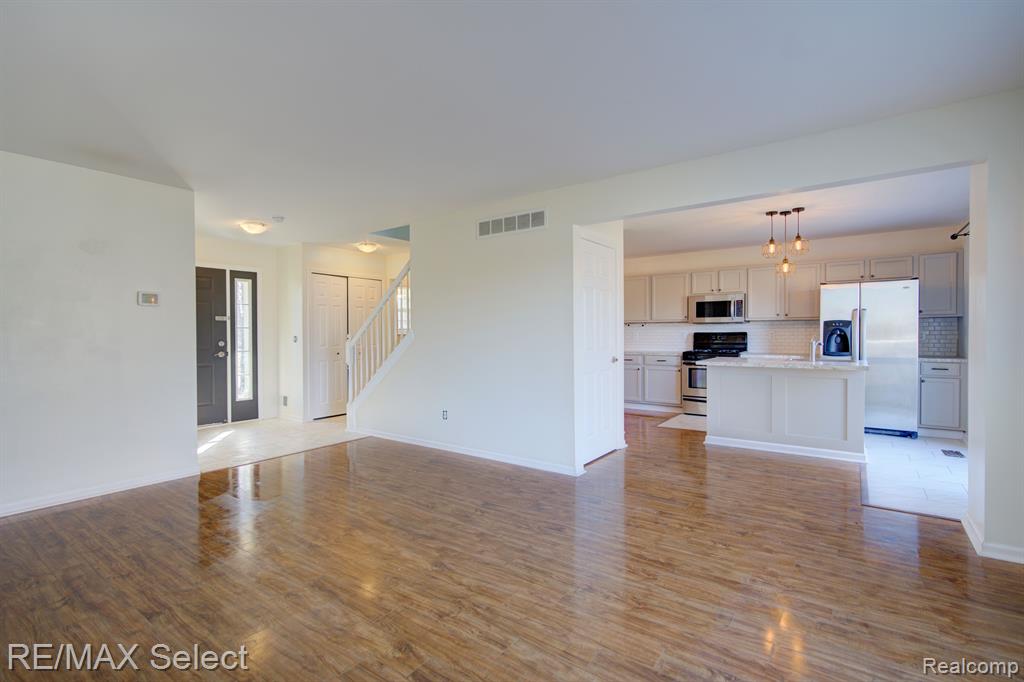 8056 LARK Lane, Grand Blanc, MI 48439 — Photo 18