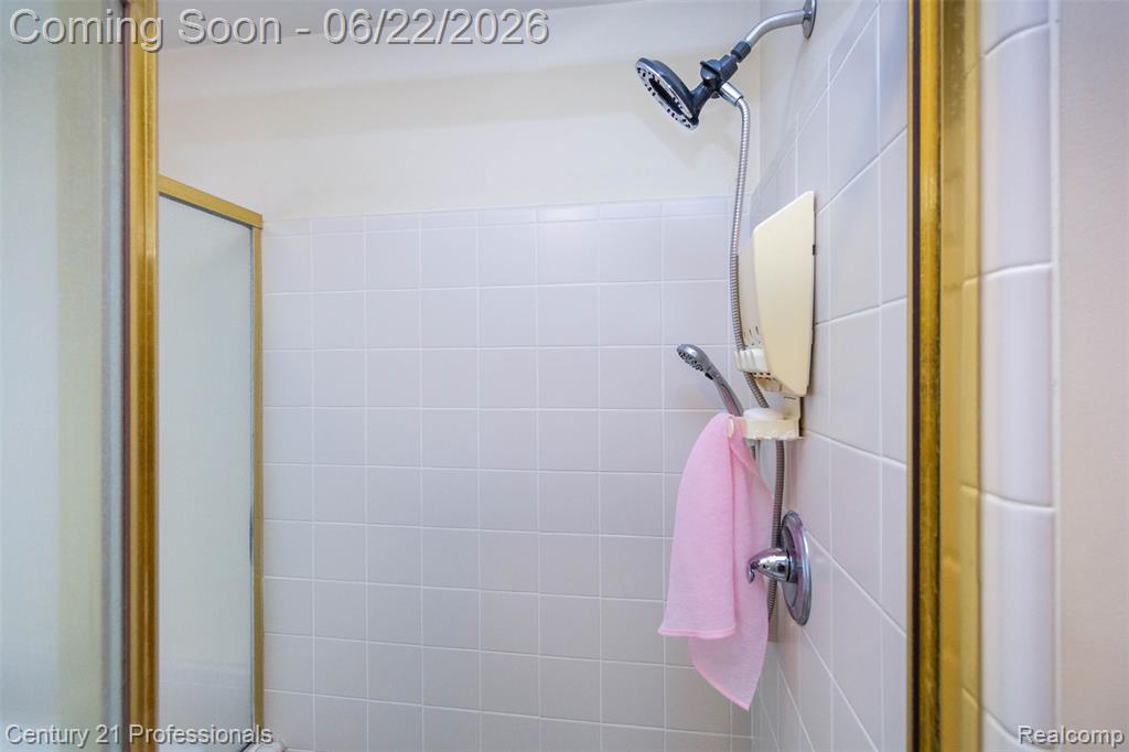 8225 Brookstone Lane, Clawson, MI 48348 — Photo 26