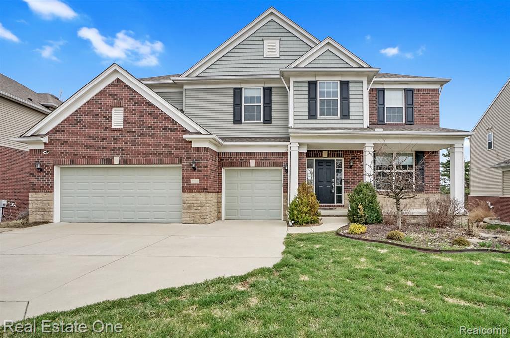 4559 TANGLEWOOD Lane, Lake Orion, MI — front exterior