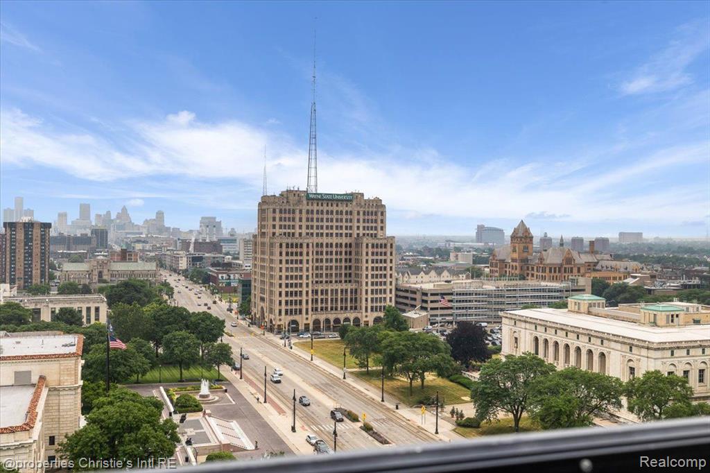 15 E KIRBY Street, 825, Detroit, MI 48202 — Photo 59