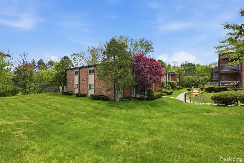 4041 W Maple Road, E203, Bloomfield Hills, MI 48301 — Photo 25