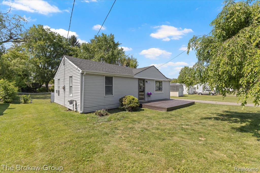 6088 Surrey Lane, Burton, MI 48519 — Photo 22
