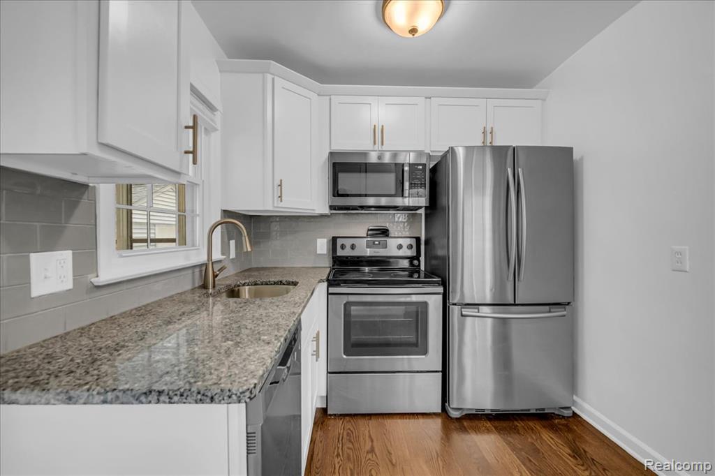828 N Gainsborough Avenue, Royal Oak, MI 48067 — Photo 11