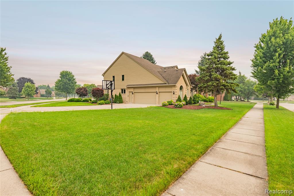 43352 Chardonnay Drive, Sterling Heights, MI 48314 — Photo 69