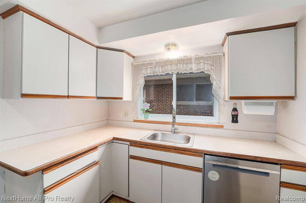 6587 Cortland Avenue, Allen Park, MI 48101 — Photo 5