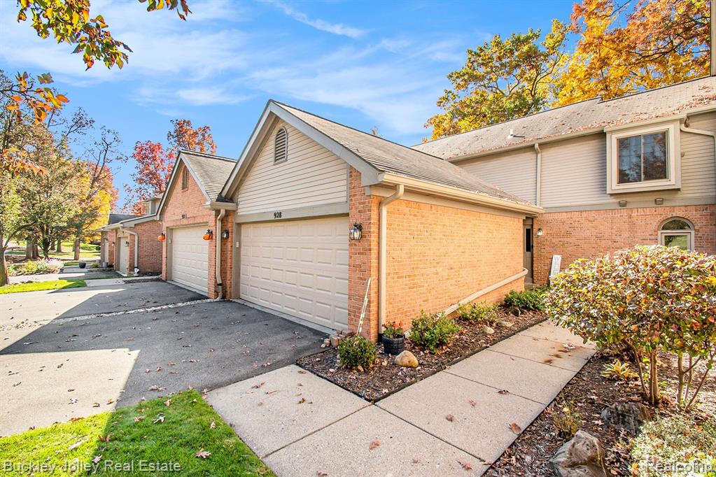 928 WOODRIDGE HILLS Drive, 83, Brighton, MI 48116 — front exterior