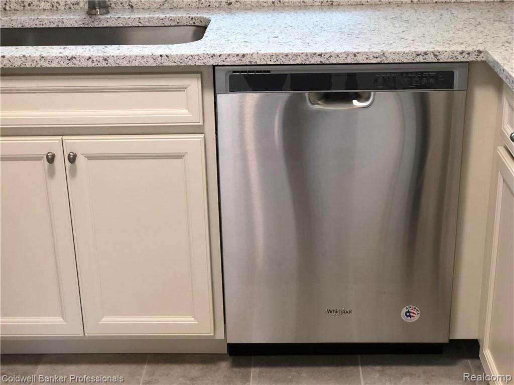 6264 Pepper Hill Street, West Bloomfield, MI — Photo 13