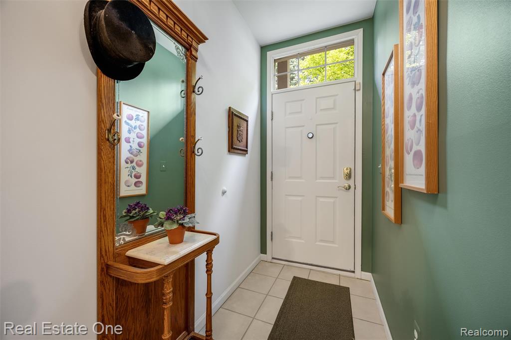 4104 Chesapeake Circle, Walled Lake, MI 48390 — Photo 3