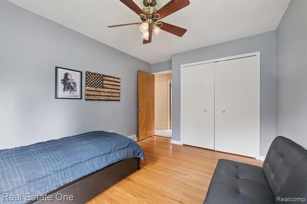 2436 Woodlawn Street, Wolverine Lake, MI 48390 — Photo 24