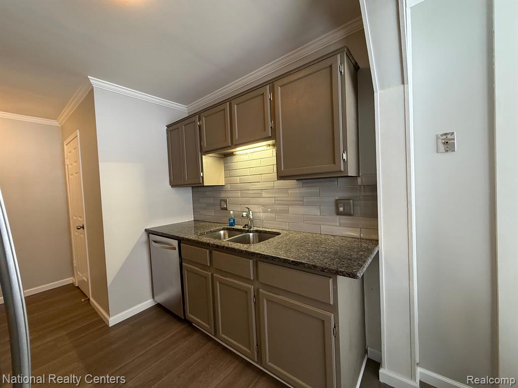 38959 COUNTRY Circle, Farmington Hills, MI 48331 — Photo 8