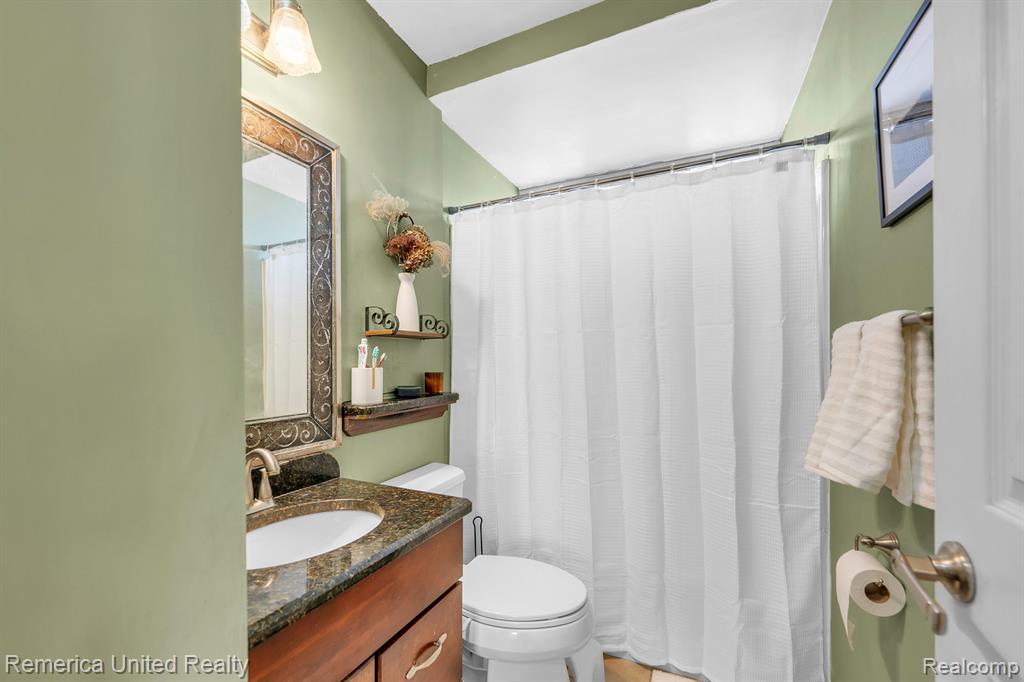 8906 E DEBORAH, Livonia, MI 48150 — Photo 25