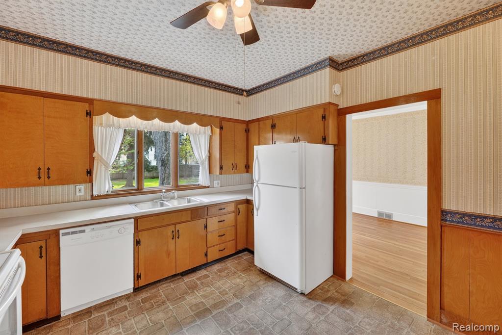 516 W Washington Street, Howell, MI 48843 — Photo 12