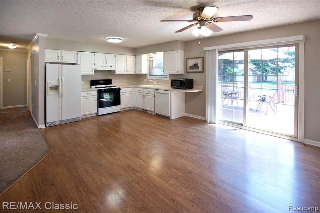 5280 Weston Court, Commerce Twp, MI 48382 — Photo 9