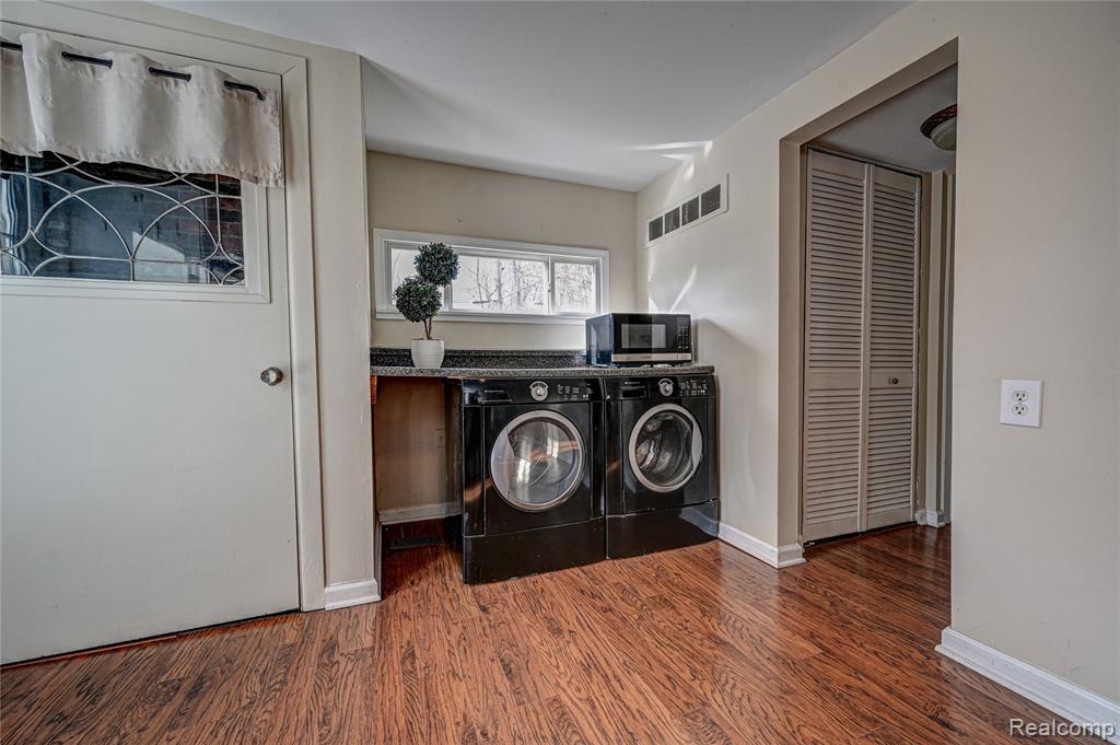 969 Dunreath Street, Walled Lake, MI 48390 — Photo 11