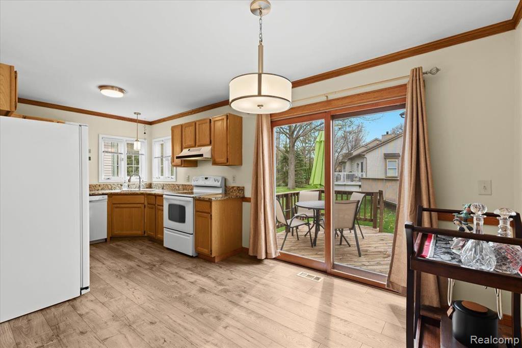 514 MILL POND Drive, Fenton, MI 48430 — Photo 11