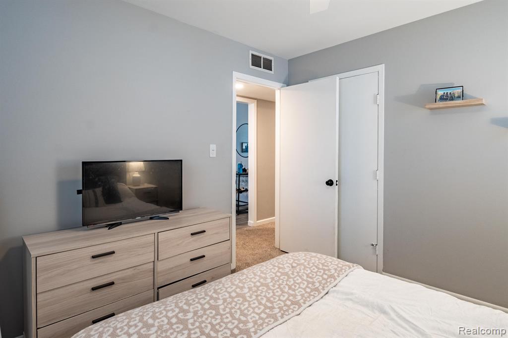 715 N DORCHESTER Avenue, Royal Oak, MI 48067 — Photo 14