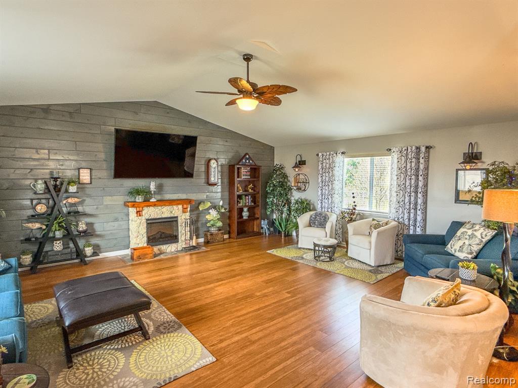 9032 W BRISTOL Road, Swartz Creek, MI 48473 — Photo 3